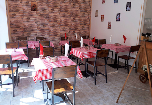 Le petit Bouchon - 4 Place de la Halle, 08200 Sedan