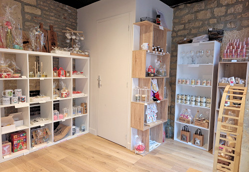 Lulumos - 22 Place de la Halle, 08200 Sedan